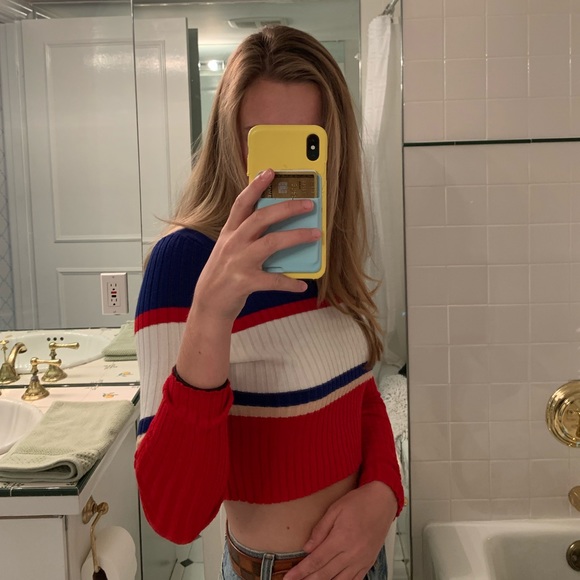 Cute mocked cropped sweater! - Picture 3 of 6